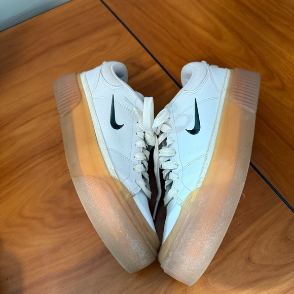 Nike Women's Court Legacy Lift Platform Sneaker Green White FV5526-100‎ Leather - Picture 8 of 10